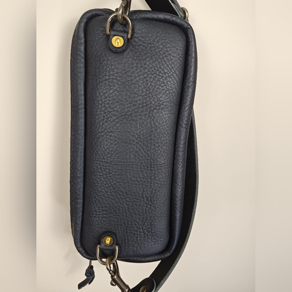 Go Forth Goods Black Top Zip Fanny - Picture 3 of 5